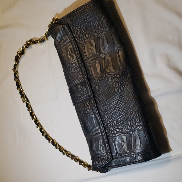 Black and Gold chain Clutch - Picture 4 of 5
